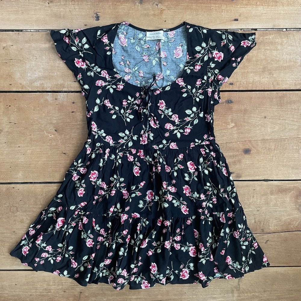cute floral dress!